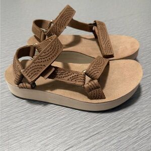 Teva Platform Sandals Women’s Size 6 Brown Leather Strappy Comfort Casual Boho